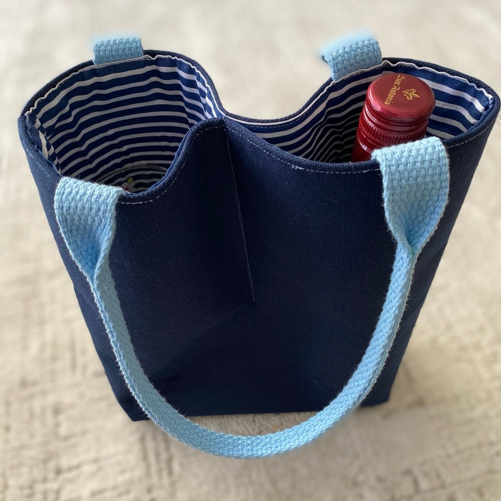 Wine bottle tote bag